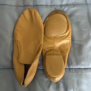 Size 9 tan jazz shoes